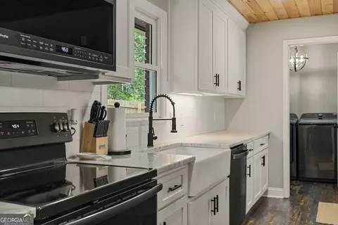 Kitchen - 210 Sivell Rd, Lagrange, GA 30241 photo 2 of 5