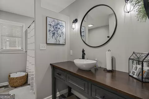 Bath - 210 Sivell Rd, Lagrange, GA 30241 photo 4 of 4