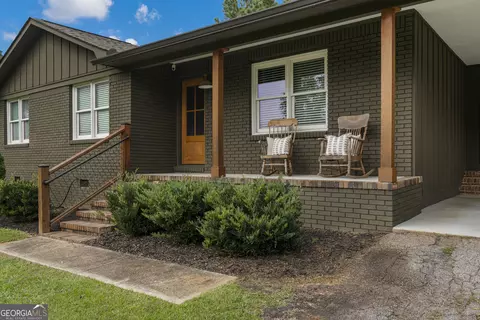 Exterior - 210 Sivell Rd, Lagrange, GA 30241 photo 2 of 5