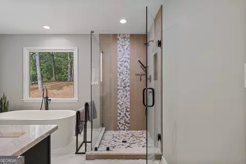 Bath - 210 Sivell Rd, Lagrange, GA 30241 photo 3 of 4