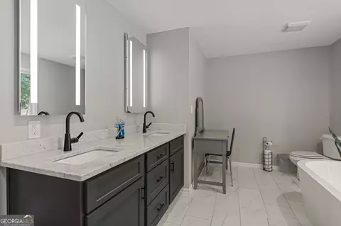 Bath - 210 Sivell Rd, Lagrange, GA 30241 photo 1 of 4