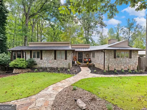 45 Lakepoint Dr, Dawsonville, GA 30534