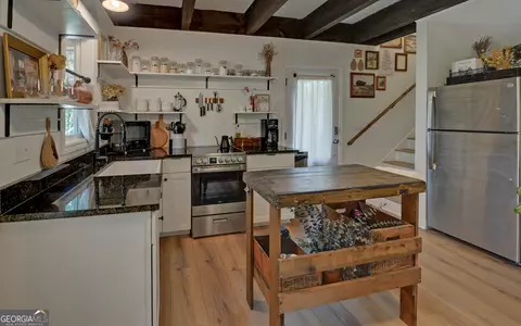 Kitchen - 45 Sequoia Trl, Martin, GA 30557 photo 2 of 3