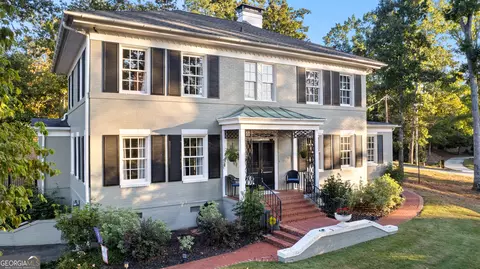131 Woodbine Cir, Newnan, GA 30263