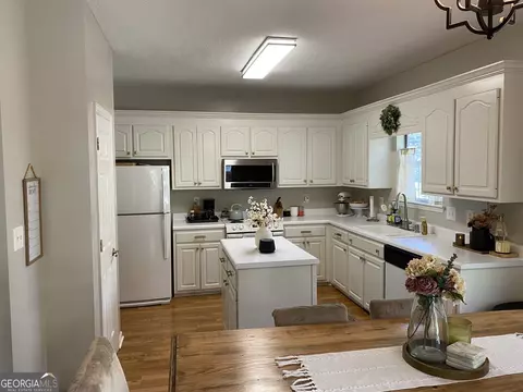Kitchen - 203 Chadwick Cir, Macon, GA 31210 photo 3 of 4