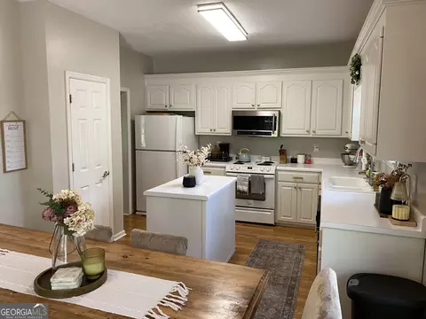 Kitchen - 203 Chadwick Cir, Macon, GA 31210 photo 4 of 4