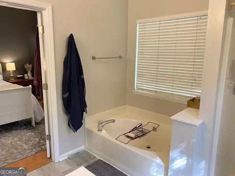 Bath - 203 Chadwick Cir, Macon, GA 31210 photo 2 of 4