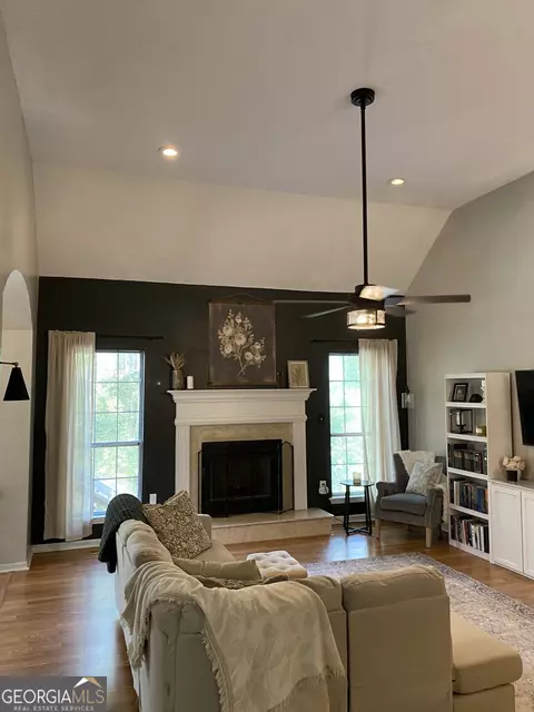 Living - 203 Chadwick Cir, Macon, GA 31210 photo 2 of 2