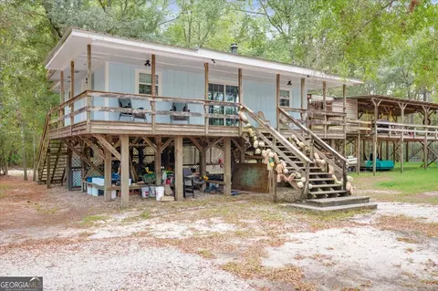 944 Warners Lndg, Hortense, GA 31543