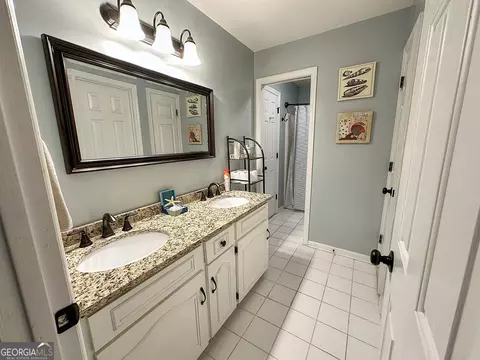 Bath - 208 Highland Trl, Lagrange, GA 30240 photo 5 of 8