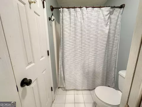 Bath - 208 Highland Trl, Lagrange, GA 30240 photo 6 of 8