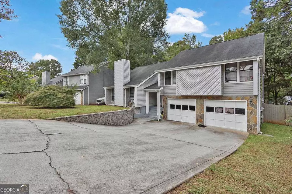 Exterior - 2944 Clipper Ct, Lawrenceville, GA 30044 photo 2 of 10