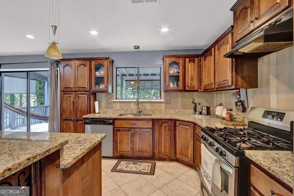 Kitchen - 2944 Clipper Ct, Lawrenceville, GA 30044 photo 6 of 6