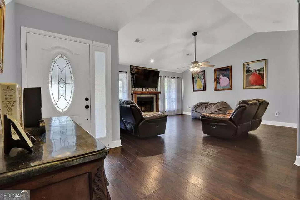 Entry Way - 2944 Clipper Ct, Lawrenceville, GA 30044 photo 3 of 4