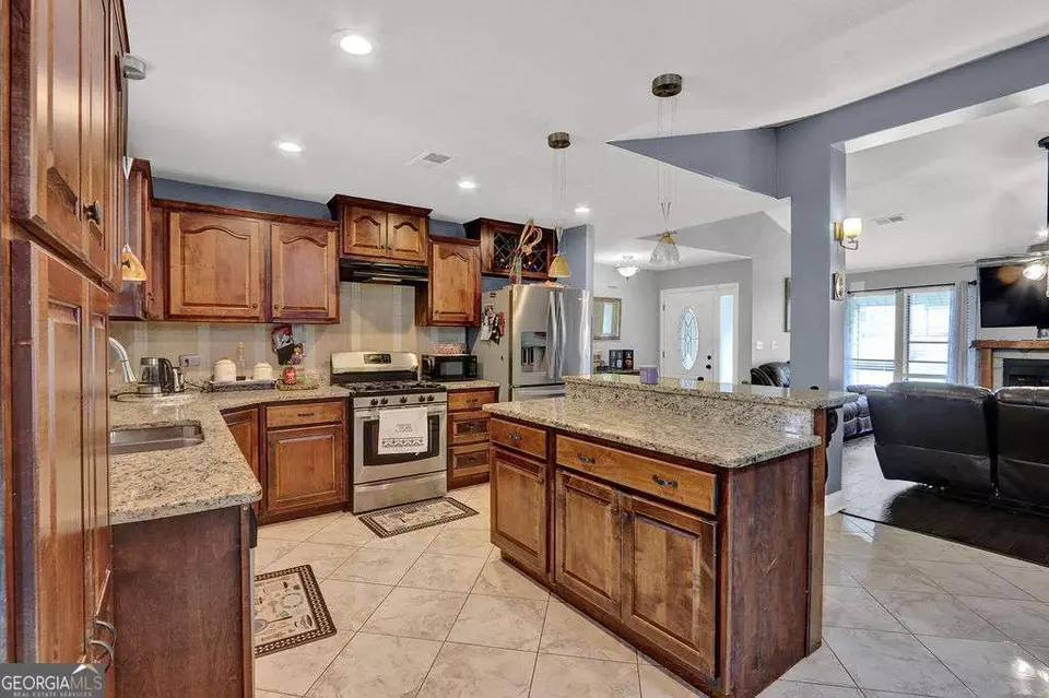 Kitchen - 2944 Clipper Ct, Lawrenceville, GA 30044 photo 4 of 6