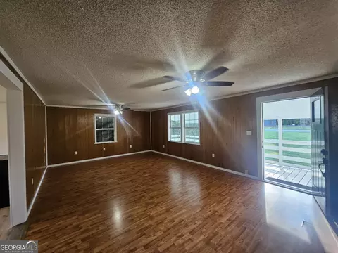Living - 104 SE Riverview Dr, Dalton, GA 30721 photo 3 of 5