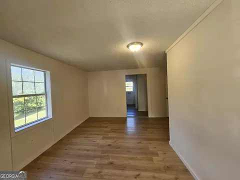 Living - 104 SE Riverview Dr, Dalton, GA 30721 photo 4 of 5