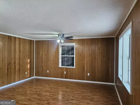 Living - 104 SE Riverview Dr, Dalton, GA 30721 photo 2 of 5