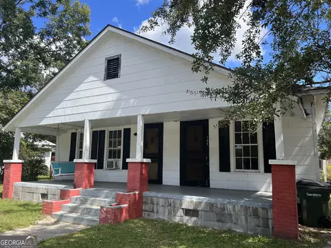 135 S Main St, Pembroke, GA 31321