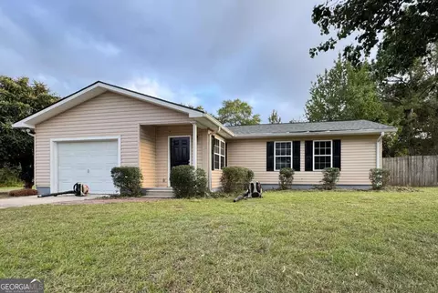 1621 Meadowood Dr, Waycross, GA 31503