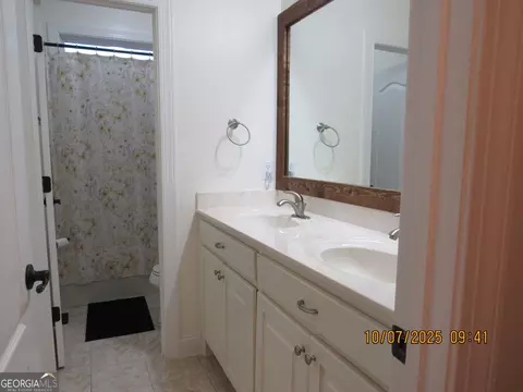 Bath - 815 Spring View Ct, Covington, GA 30014 photo 3 of 6