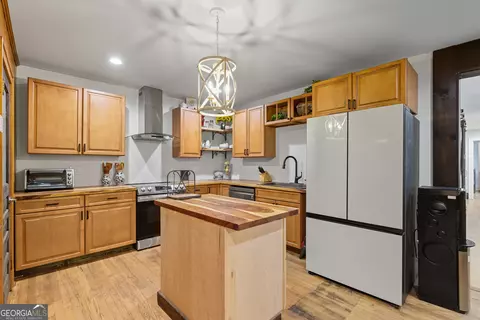 Kitchen - 27 Rock Quarry Rd, Toccoa, GA 30577 photo 6 of 7