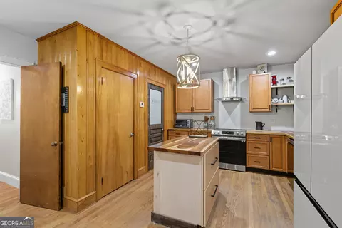 Kitchen - 27 Rock Quarry Rd, Toccoa, GA 30577 photo 5 of 7