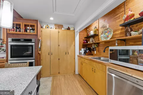 Kitchen - 27 Rock Quarry Rd, Toccoa, GA 30577 photo 2 of 7