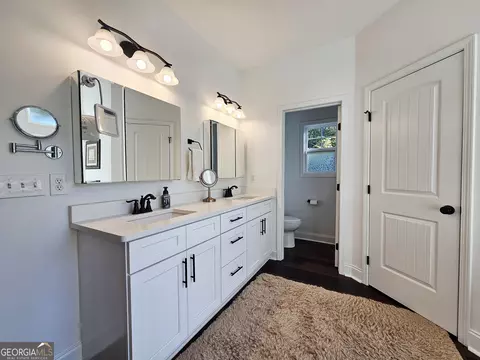 Bath - 114 Riverbluff Dr, Lagrange, GA 30240 photo 1 of 6