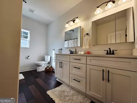 Bath - 114 Riverbluff Dr, Lagrange, GA 30240 photo 5 of 6
