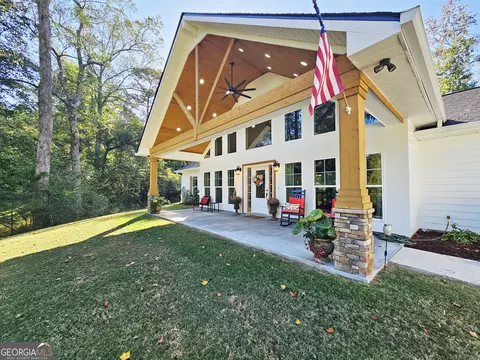 Exterior - 114 Riverbluff Dr, Lagrange, GA 30240 photo 4 of 13