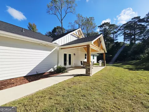 Exterior - 114 Riverbluff Dr, Lagrange, GA 30240 photo 7 of 13