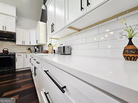 Kitchen - 114 Riverbluff Dr, Lagrange, GA 30240 photo 7 of 10
