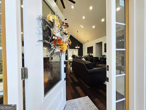 Entry Way - 114 Riverbluff Dr, Lagrange, GA 30240 photo 2 of 3