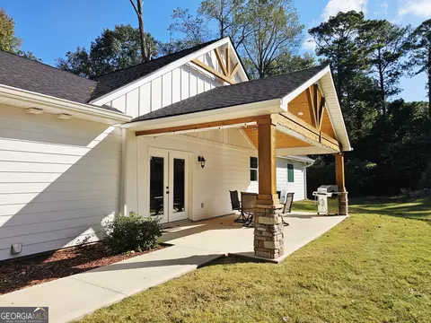Exterior - 114 Riverbluff Dr, Lagrange, GA 30240 photo 8 of 13