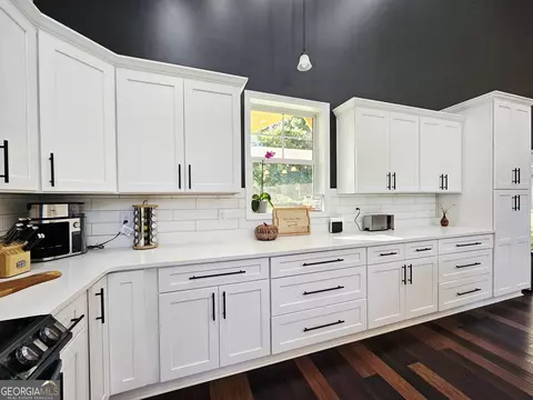 Kitchen - 114 Riverbluff Dr, Lagrange, GA 30240 photo 2 of 10