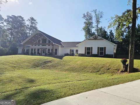 Exterior - 114 Riverbluff Dr, Lagrange, GA 30240 photo 3 of 13