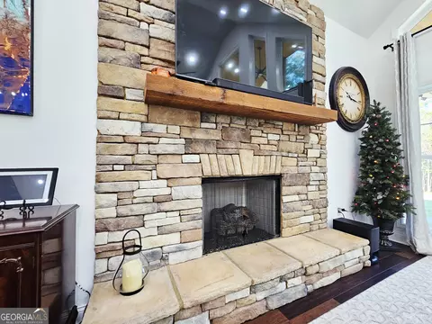 Living - 114 Riverbluff Dr, Lagrange, GA 30240 photo 1 of 2