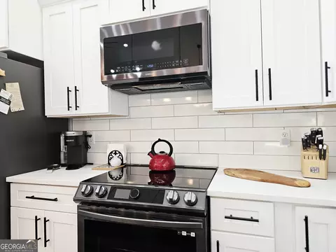 Kitchen - 114 Riverbluff Dr, Lagrange, GA 30240 photo 4 of 10