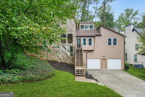 559 Farmbrook Trl NE, Kennesaw, GA 30144