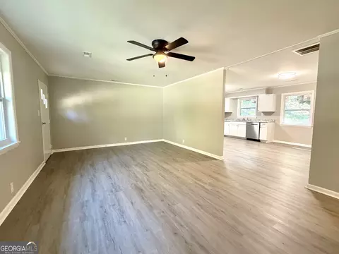 Living - 226 Poplar St, Toccoa, GA 30577 photo 2 of 2