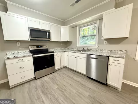Kitchen - 226 Poplar St, Toccoa, GA 30577 photo 2 of 3