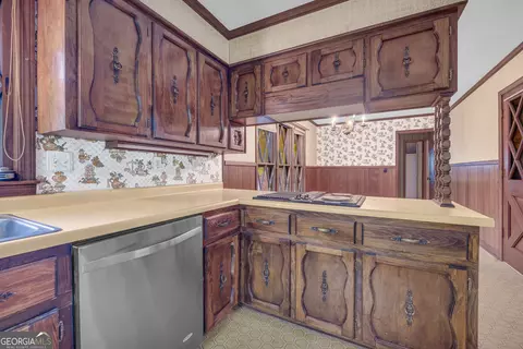 Kitchen - 340 Telford Rd, Carnesville, GA 30521 photo 3 of 5