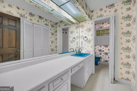 Bath - 340 Telford Rd, Carnesville, GA 30521 photo 1 of 5