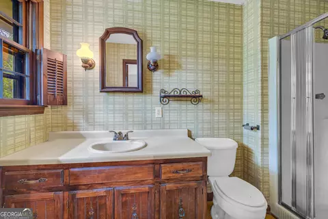 Bath - 340 Telford Rd, Carnesville, GA 30521 photo 3 of 5