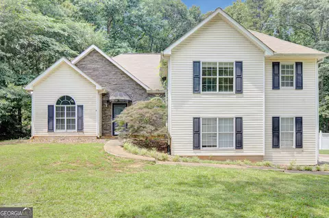 70 N Strathmore Dr, Sharpsburg, GA 30277