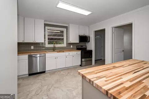 Kitchen - 500 Boulevard, Lagrange, GA 30240 photo 2 of 4