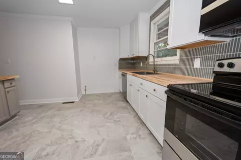 Kitchen - 500 Boulevard, Lagrange, GA 30240 photo 3 of 4