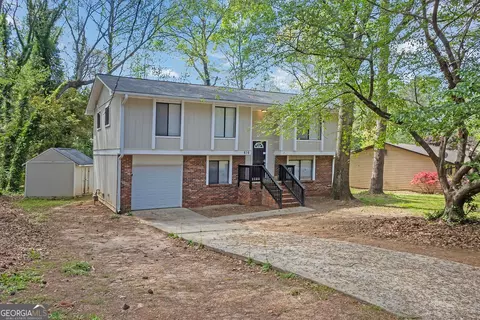 616 Country Lane Dr, Jonesboro, GA 30238