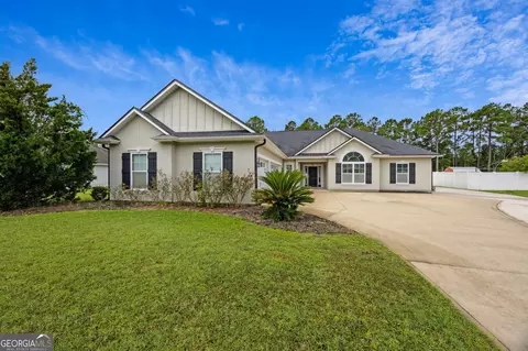 220 Deerwood Village Dr, Woodbine, GA 31569